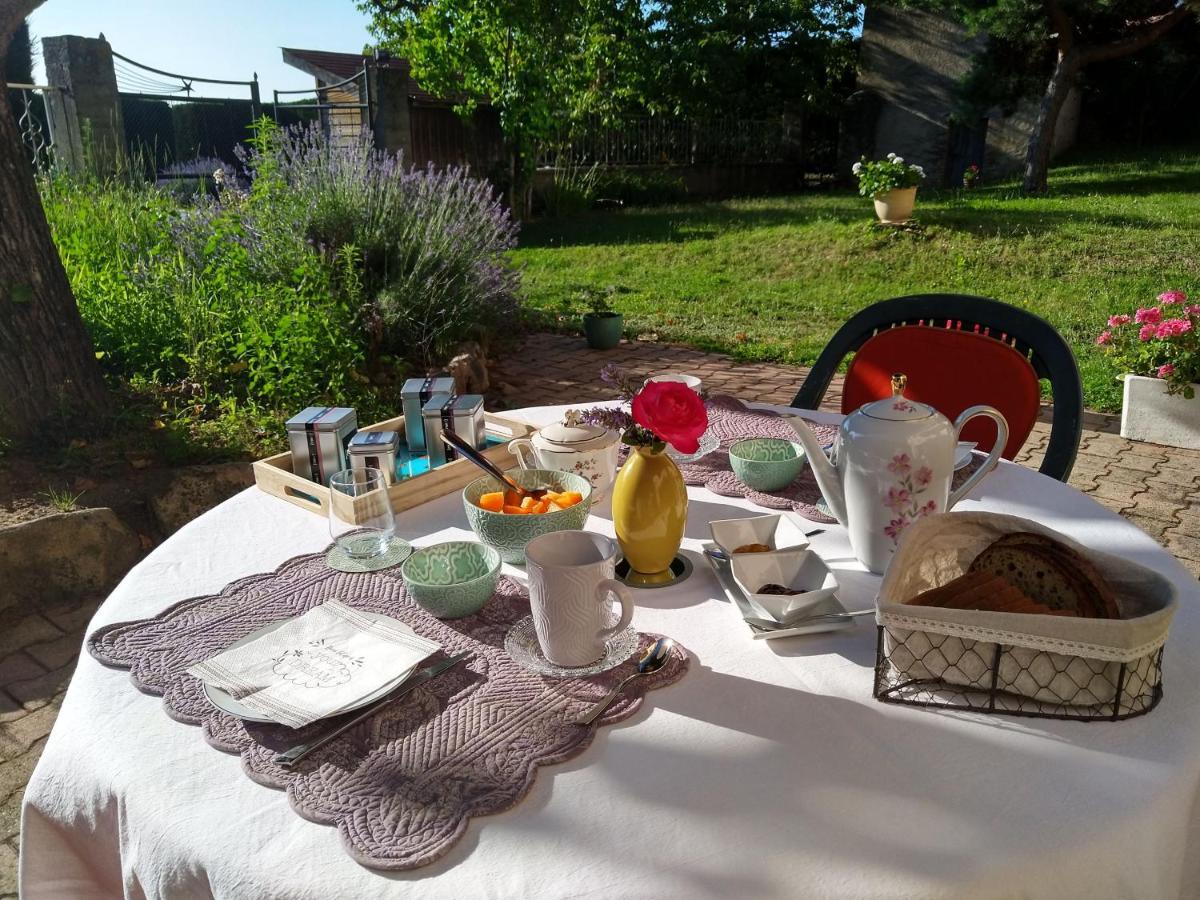 Les Bessonnes Bed & Breakfast Saint-Georges-Haute-Ville Екстериор снимка
