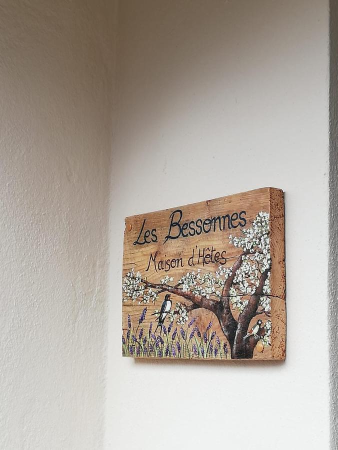 Les Bessonnes Bed & Breakfast Saint-Georges-Haute-Ville Екстериор снимка